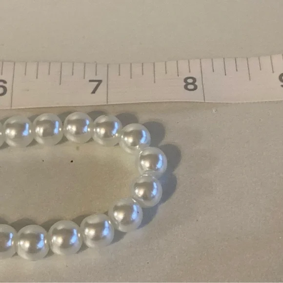 Classic Pearl Necklace and Hoop Earrings Set - White Pearls - Picture 7 of 8